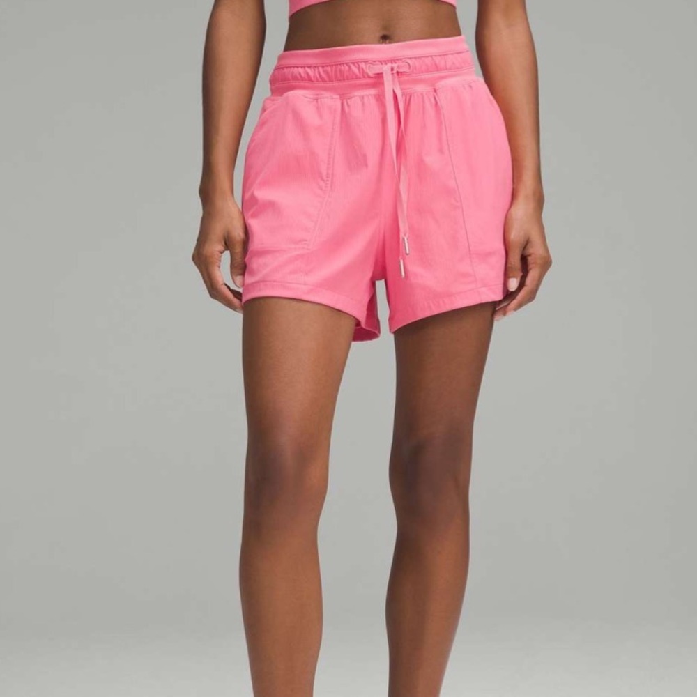 Lululemon Dance Studio HR 3.5” Shorts Size 2 - Sakura Pink